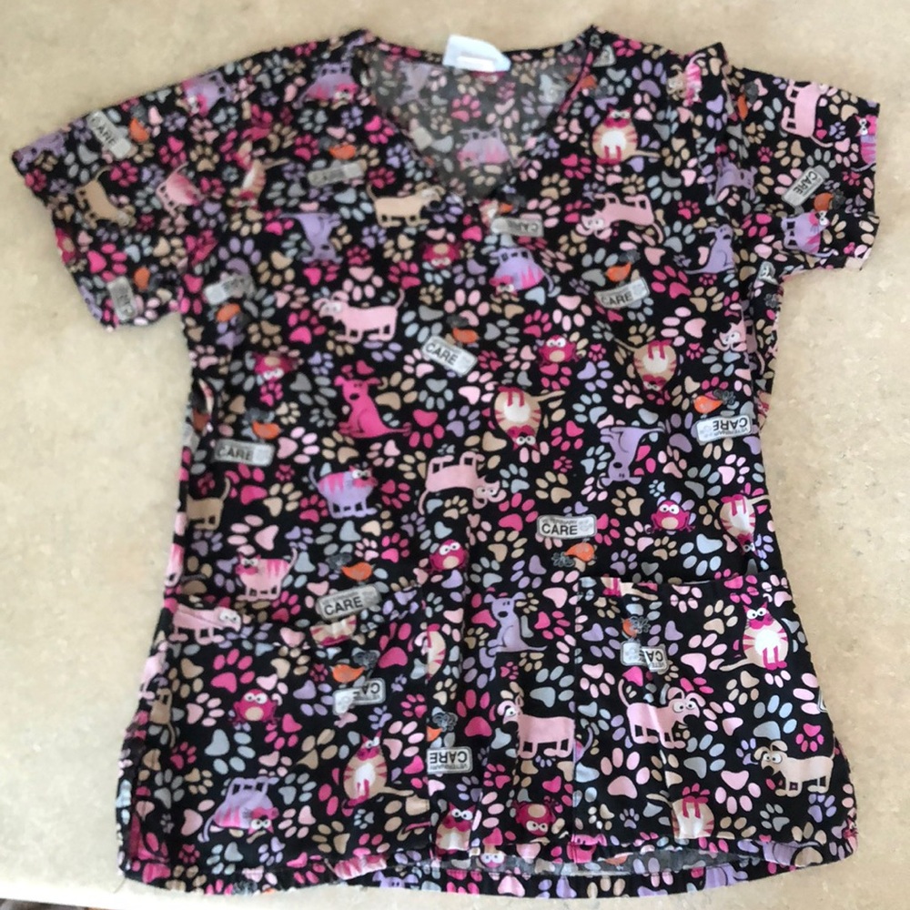 Super cute scrub top